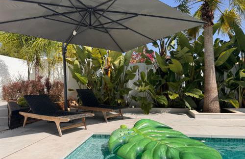 Marbella Bliss - Luxury 4-Bedroom VILLA with Garden, Private POOL & Jacuzzi, Marbesa near- 5 min to the Cabopino Beach - Photo 2