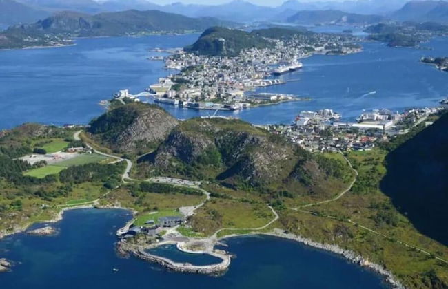 Family Friendly, Free Parking Space, Short Walk to Brosundet - Foto 17