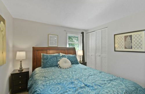 Spacious Retreat Fenced Yard Screened Deck - Photo 9