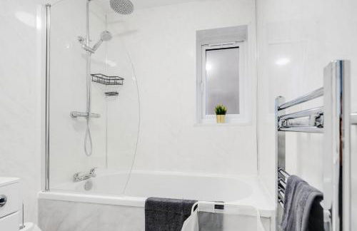 Dazzling & Modern 4bd - Coop LIVE - Etihad - Parking - Foto 32