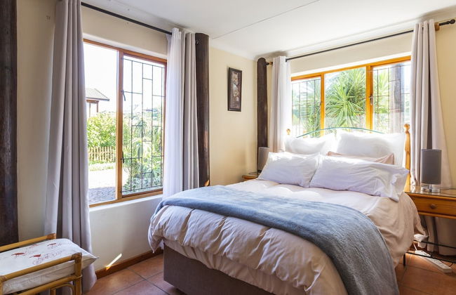 Experience Nature at Brenton on Sea With Breakers Dolphins and Whales - Foto 7