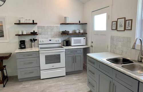 Cozy Cottage • King Bed • Grove • Kayaks • Boat Parking - Foto 3