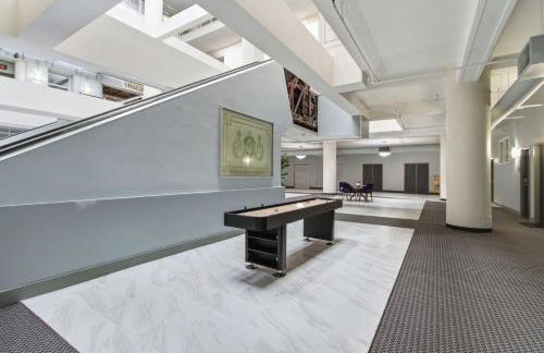 Luxury Downtown Cityview Suite Skywalk Access and Free Garage Parking - Foto 50