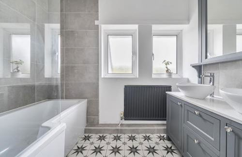 Blackthorn House - Photo 29