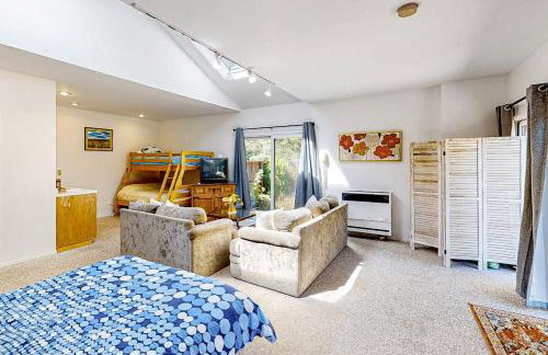 Urban Escape Compound - Photo 22