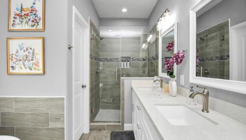 Azure Lounge Modern Urban Escape - Foto 5, Shower