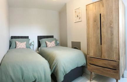 Emerson House, dog friendly with log burner close to waters edge and harbour - Photo 36