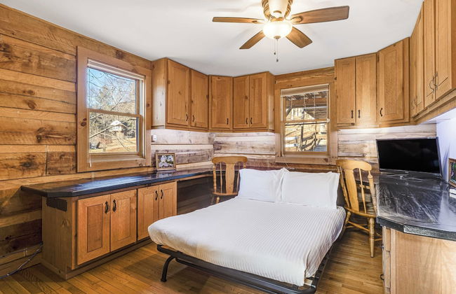 Red Cedar by Avantstay Cabin w/ Hot Tub + Views! - Foto 13