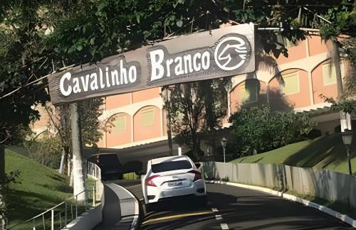 Espaçoso Flat com Varanda no Cavalinho Branco - Foto 25