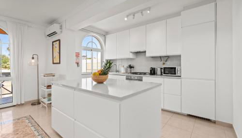 Elegant Flat with Pool & Balcony by HostWise - Foto 5, stove, dishwasher, toaster