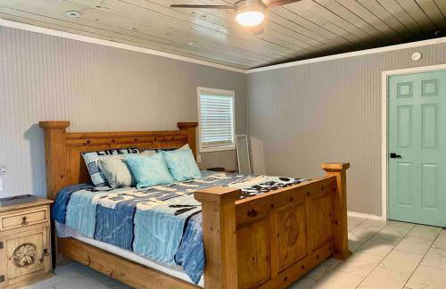 Cedar creek lake front home with Gorgeous Sunset - Foto 23