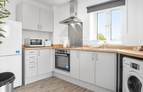 2 Bed Apartment - Sleeps 3 - Parking - Cradley Heath 54C - Foto 6