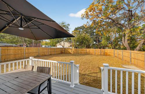 Walk to stadium! Cozy 2BR home - historic district - Photo 11