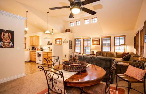 Steps to Downtown & Amazing Views-Hot Tub/Pool/AC - Foto 3