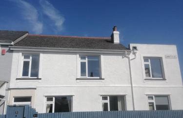 JUNGLE HOT TUB, games room, near eateries, micro brewery, pubs, beauty salons and boutique shops, Argyle, free Netflix, in the heart of Plymouth - Dogs welcome - Hosted by Absolute Accommodation Plymouth - Foto 65