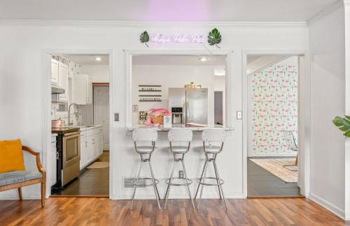 Indy Palm Pad with Patio & Tiki Bar-Mid-Century Charmer-Family Friendly - Photo 10