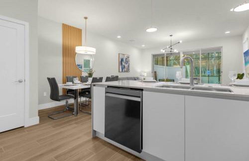 Upstay - Modern Family Townhome with Pool - Foto 11