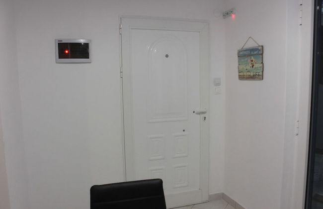 Aaron Studios Apartments - Photo 7