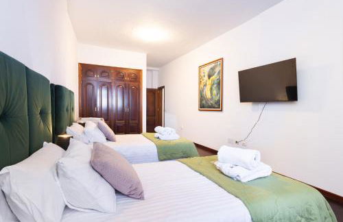 Sunset Horizon Spa Retreat by Eden Rentals - Foto 45