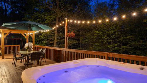 Serenity Falls - Stylish 4Bdr Mountain Retreat, Hot Tub, Pool - Foto 4