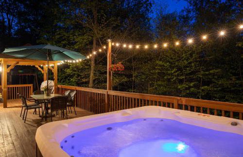Serenity Falls - Stylish 4Bdr Mountain Retreat, Hot Tub, Pool - Foto 4