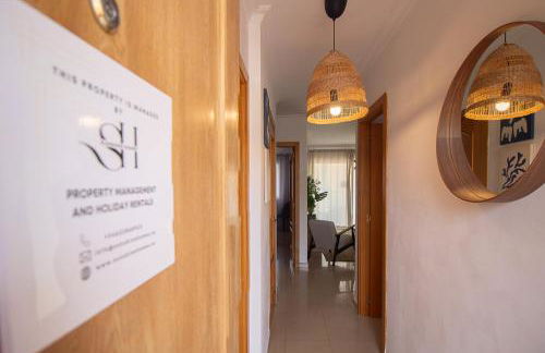 Beachside Retreat with Private Terrace - Foto 28