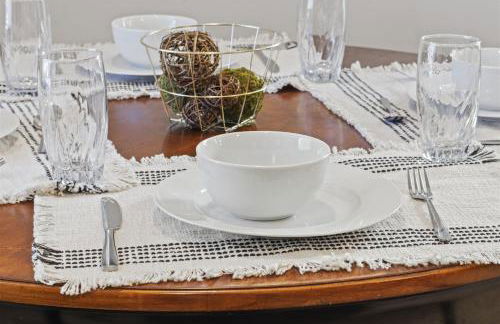 Workfriendly home with priv yard, near downtown - Foto 19