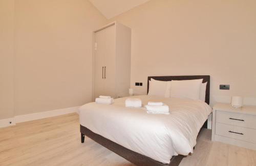 Fantastic 2 Bed Penthouse With Free Parking in Acton - Foto 16