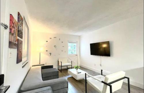 Miami International Airport 2 - Photo 17