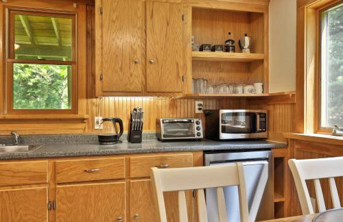 The Mendon Cottage - Charming Vermont Home Close to Pico, Ski Rental Deals! - Foto 9