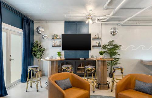 Oceanfront Oasis BBQ Patio, Free Dock, Pool and Secret Speakeasy - Foto 17