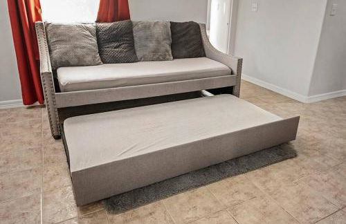 8 Mins to SPI Beach Spacious 3BR with Backyard - Foto 26