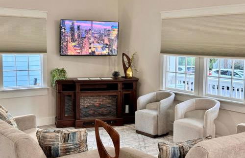 Newest Cottage Downtown. Pet Yes - Photo 34