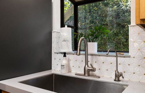 The Ricardo! Mid-Century Villa with Saltwater Pool - Foto 42