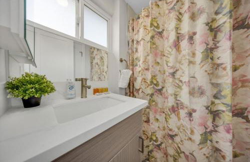 Oneluxstay 3BR Home Near the Beach - Foto 68