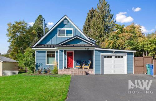 Cozy Farmhouse w Treehouse Fire Pit 1 Mile to Beach Close to Skiing Adventures 1226 - Foto 8