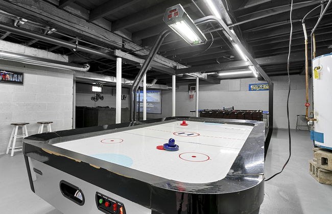 The Waterfront - Waterslide Game Room Sleeps 26 - Foto 59