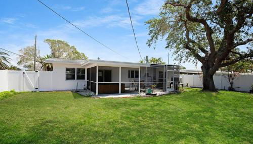 Cozy Beach Walk Home 3BR 2BA + Priv Yard + SmartTV - Foto 5