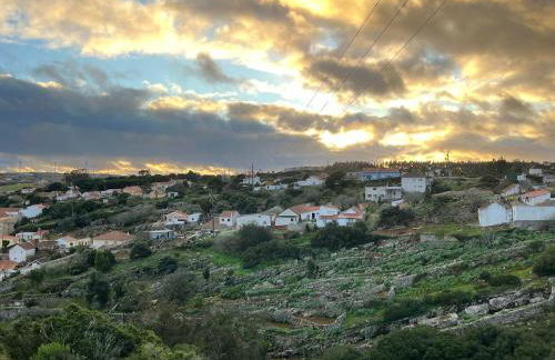 Charming Rustic Wine Cellar House in Reguengo Grande with Fireplace - Foto 29