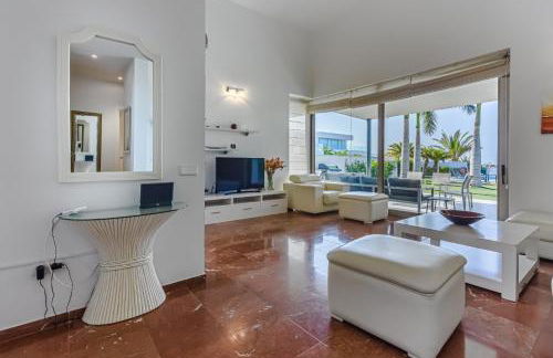 Villa Eleonora, Luxury Villa with Heated Pool Ocean View in Adeje, Tenerife - Foto 16
