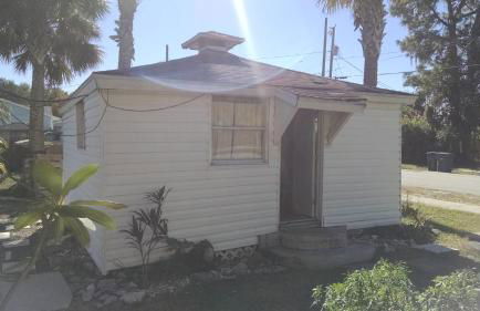 1 Beige Cozy Bungalow or 1 White Cozy Efficiency Cottage in Titusville - Foto 32