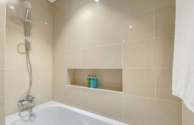 Lavish Living Along the Dubai Creek - Photo 17