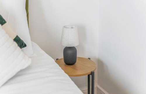 Stylish 4Bed Executive Stay WiFi and Parking - Photo 61