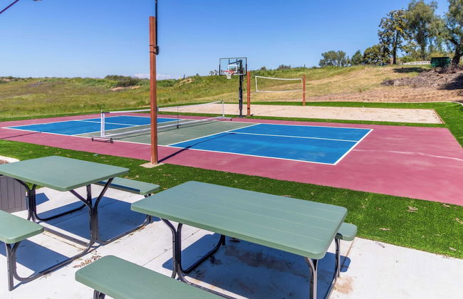 Chateau Syrah by Avantstay Picturesque Estate w/ Pool, Table Tennis & Pool Table New Pickleball Court + Basketball Hoop - Foto 1