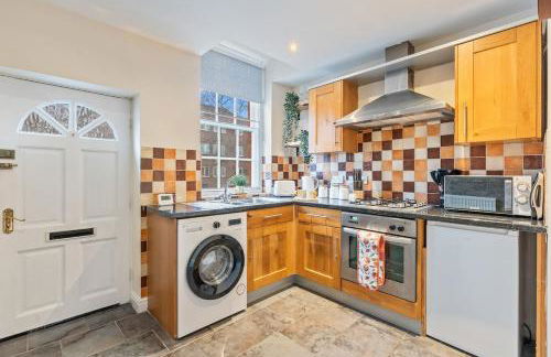 #97 Grade 2 historic Housekeeper's Cottage - Close to Statfold Country Park - Sleeps 5 - Perfect for Contractors and Families - Free street Parking" - Foto 10