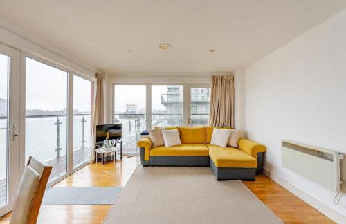 Amazing River view 2 bedroom apartment, sleeps 6, balcony and parking - Foto 39