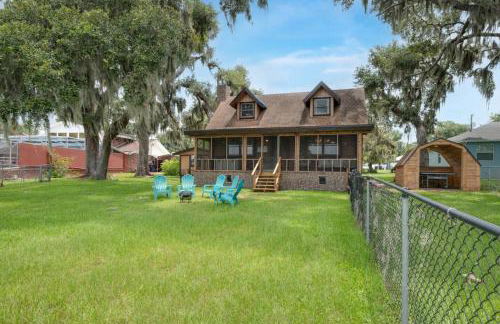 Lakeside Haven with Jacuzzi and Games - Foto 11