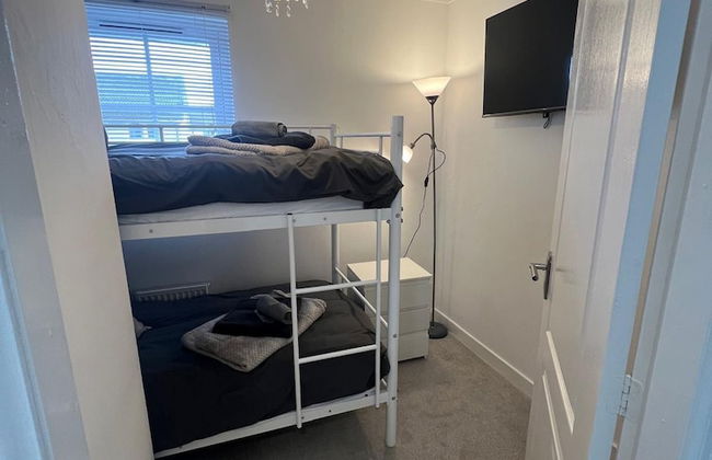 Ayr Refurbished May 2024 3 Bedroom 140m2 Detached House With Private Gardens - Photo 5