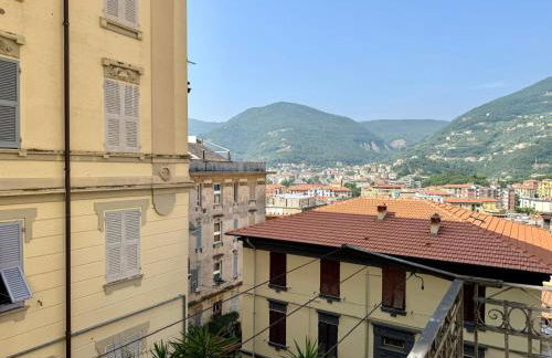 Appartamento per 5 persone su una scalinata storica a 9 minuti a piedi dalla stazione e 12 dal centro - Vista sui tetti della città - Zona collinare residenziale - Foto 24