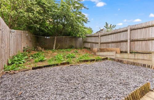 Spacious 3-Bed Home, Parking, Garden, Sleeps 7 - Foto 42